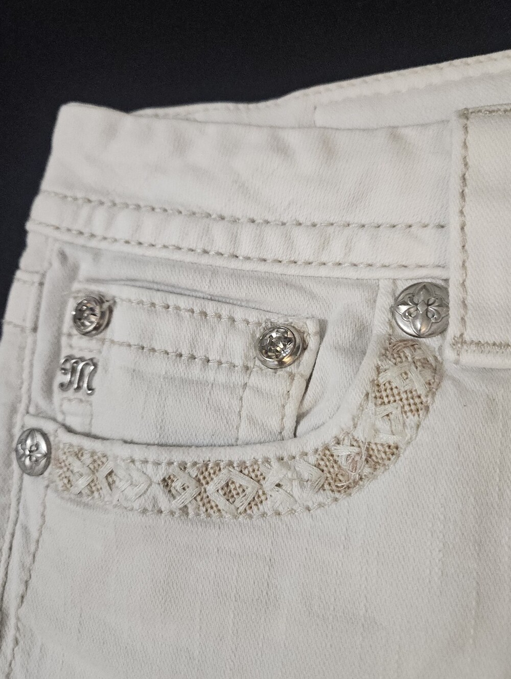 MISS ME Embellished Distressed Mid-Rise Easy Raw Hem Shorts Size 30 - Picture 4 of 12